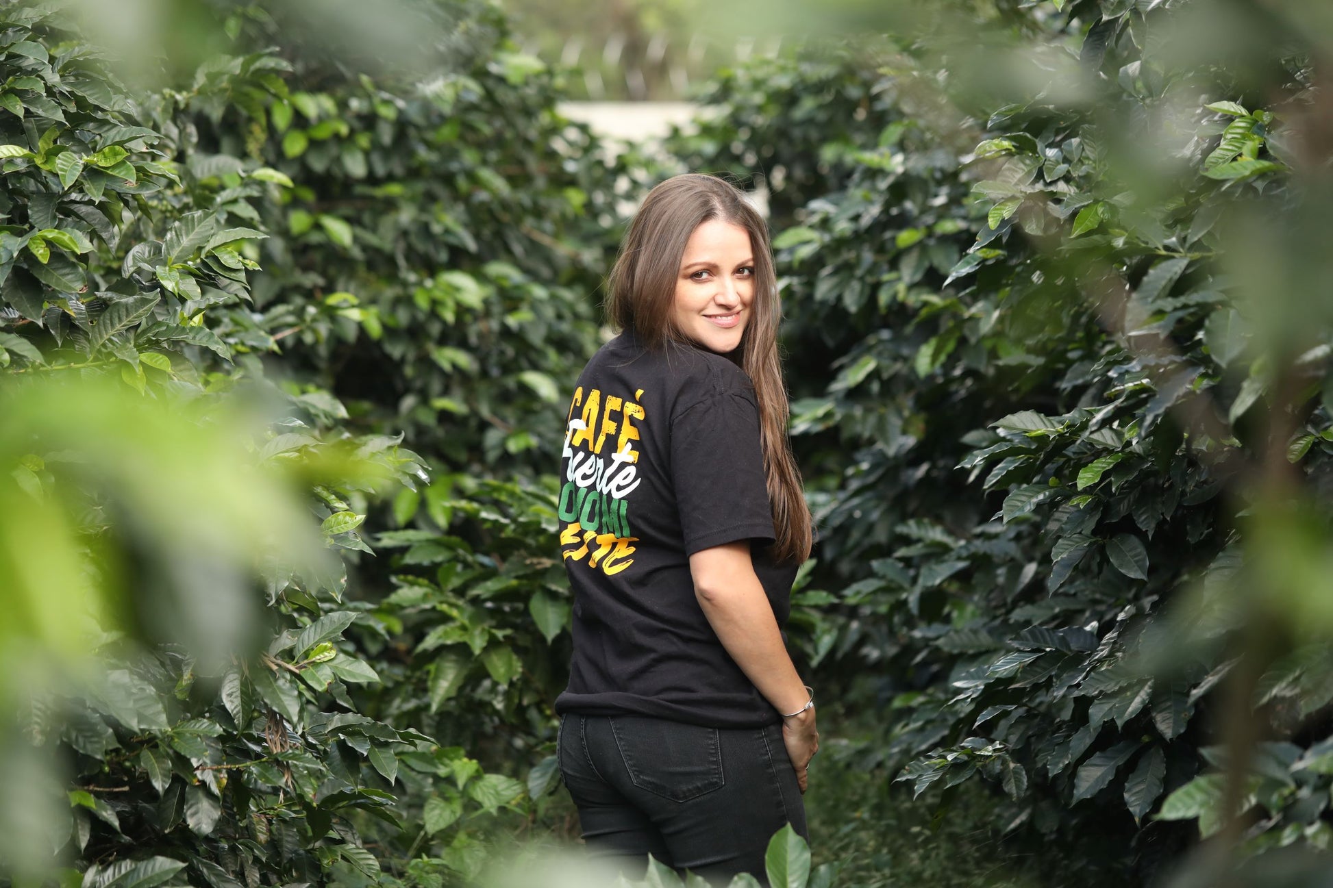 Café Fuerte Como mi Gente T-Shirt