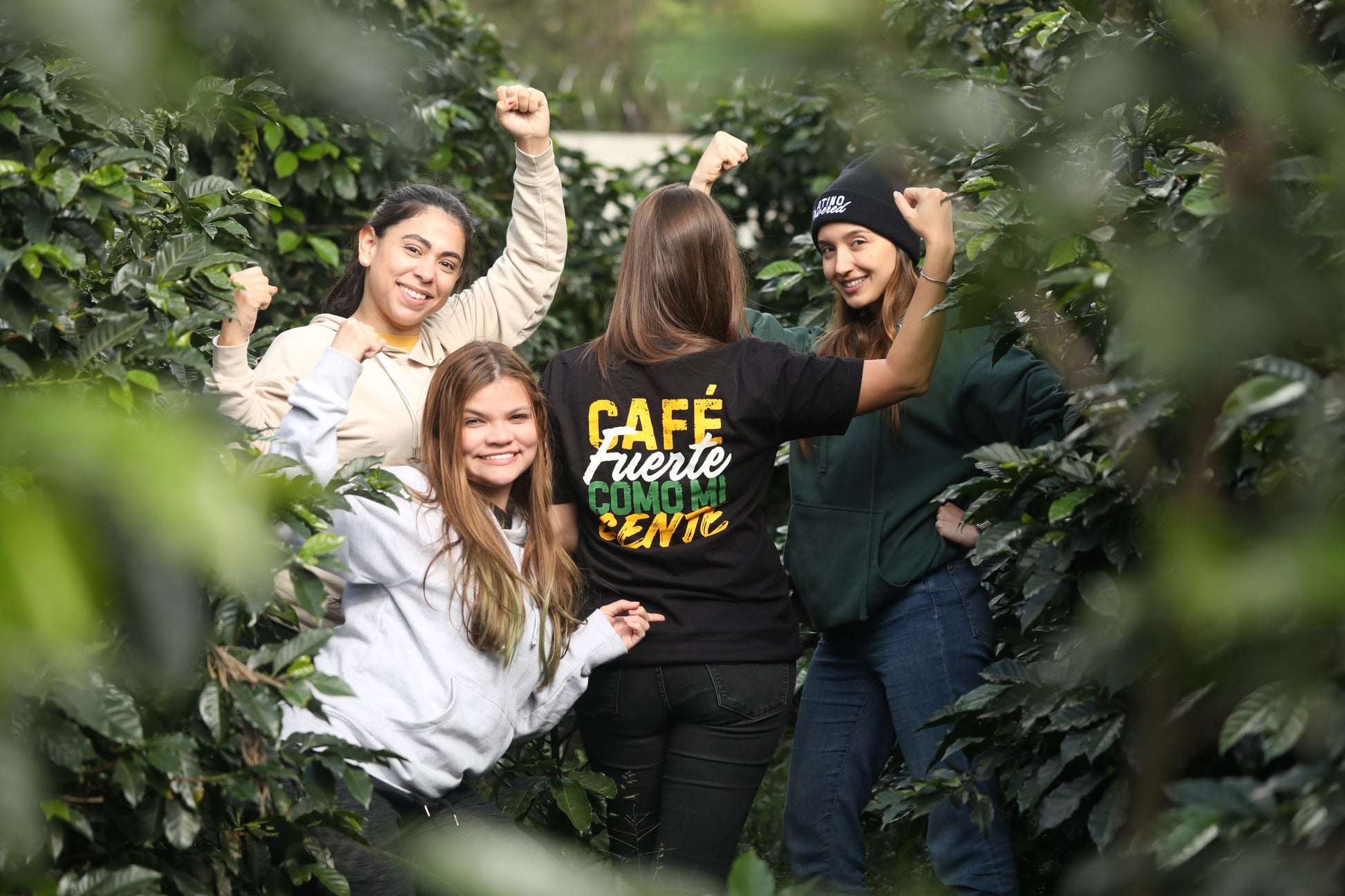 Café Fuerte Como mi Gente T-Shirt