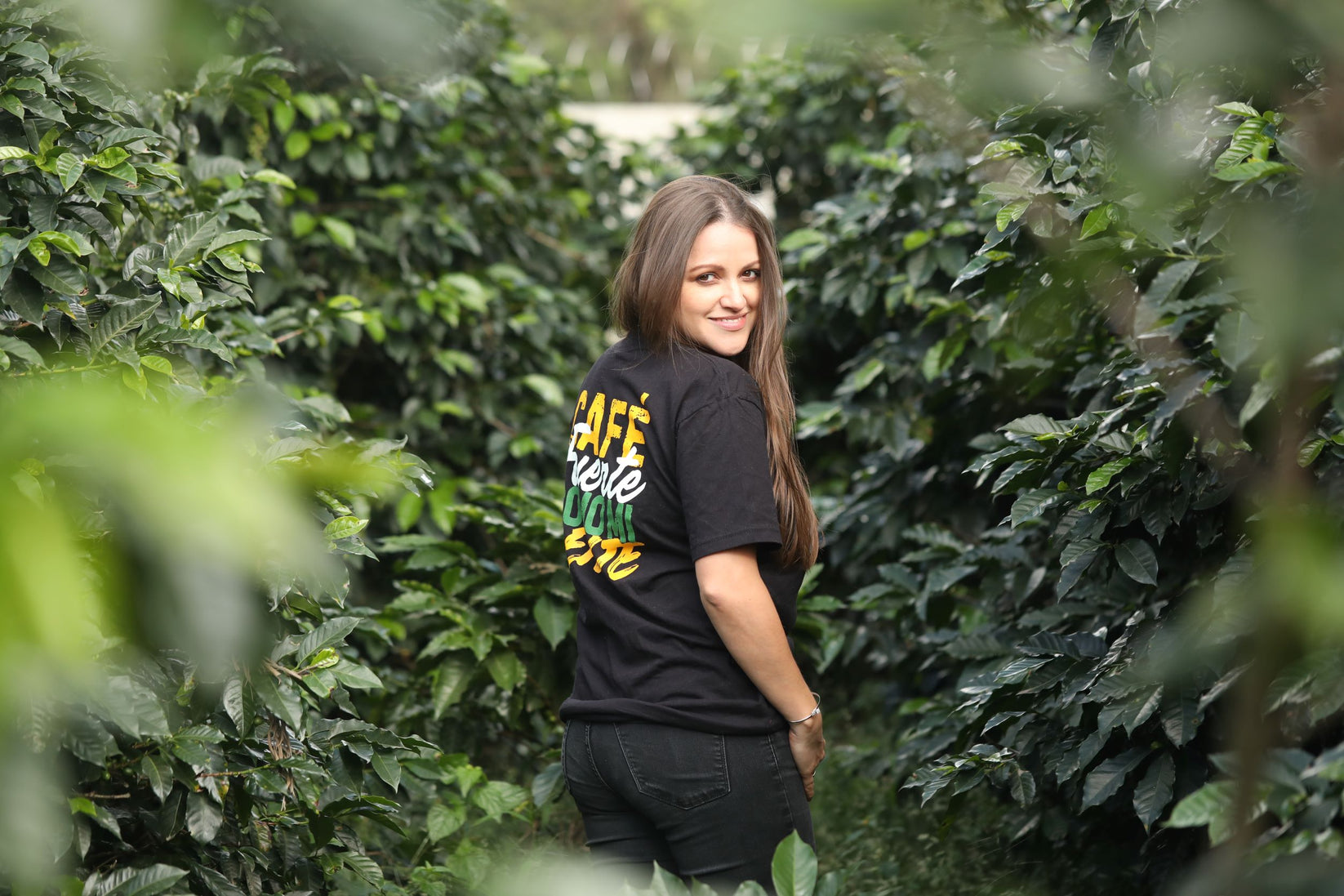 Café Fuerte Como mi Gente T-Shirt